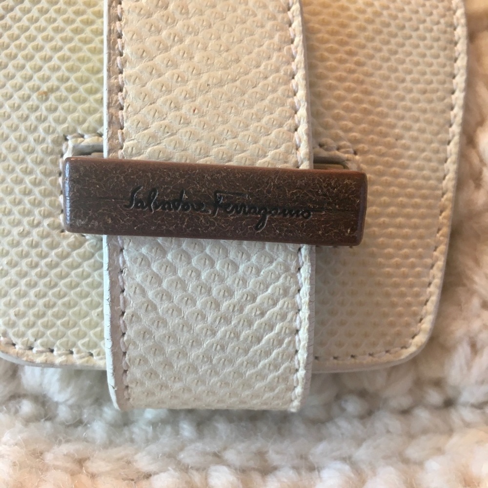Salvatore Ferragamo Ivory Wool Knit Shoulder Bag - Picture 3 of 4